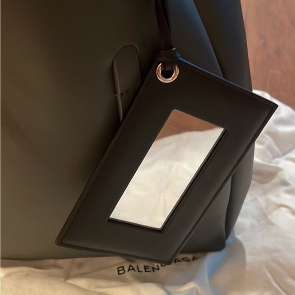 Balenciaga everyday tote bag. Grey. Logo w documentation. Excellent cond… - Picture 7 of 11